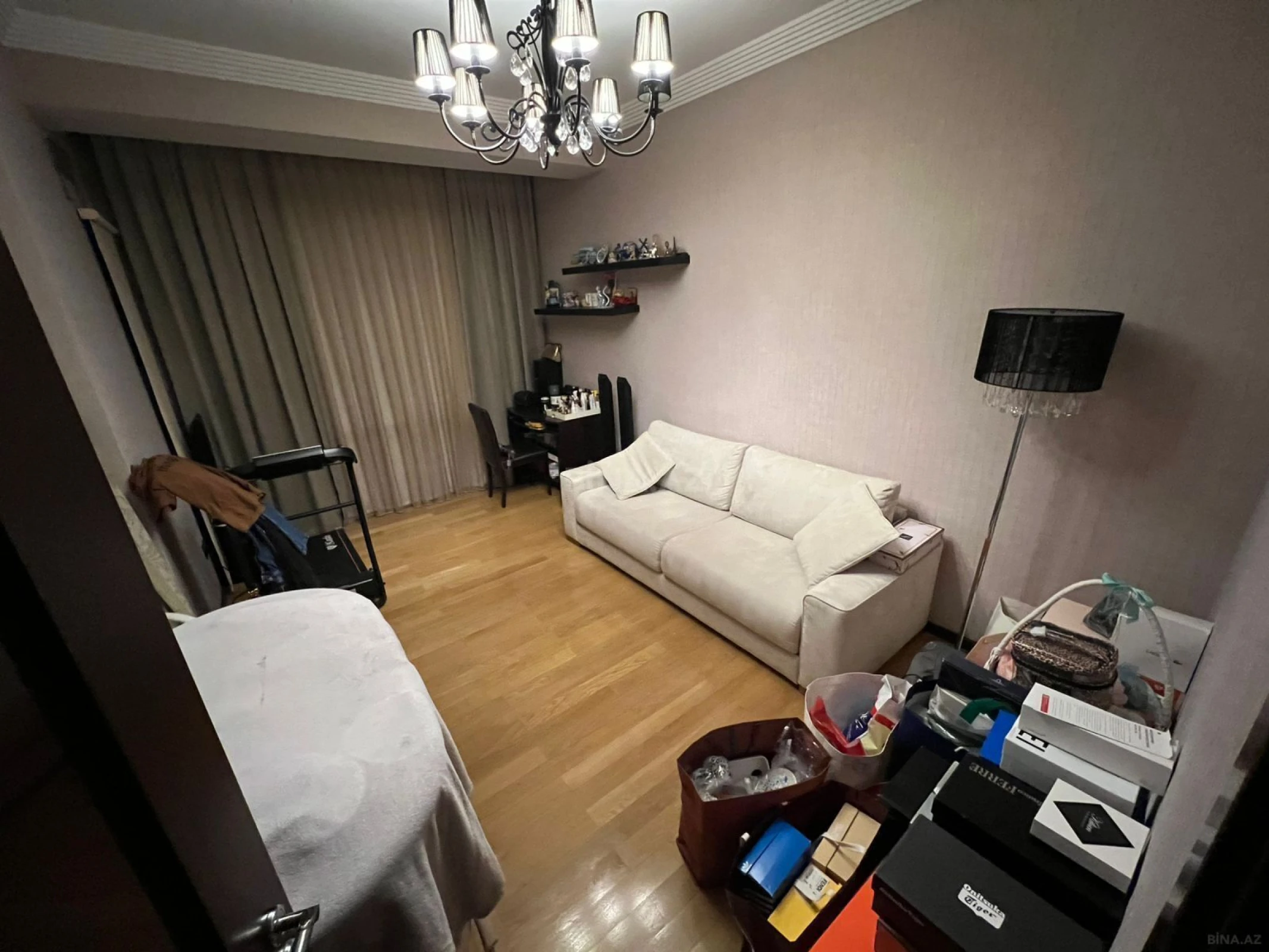 Satılır 4 otaqlı mənzil 190 m²