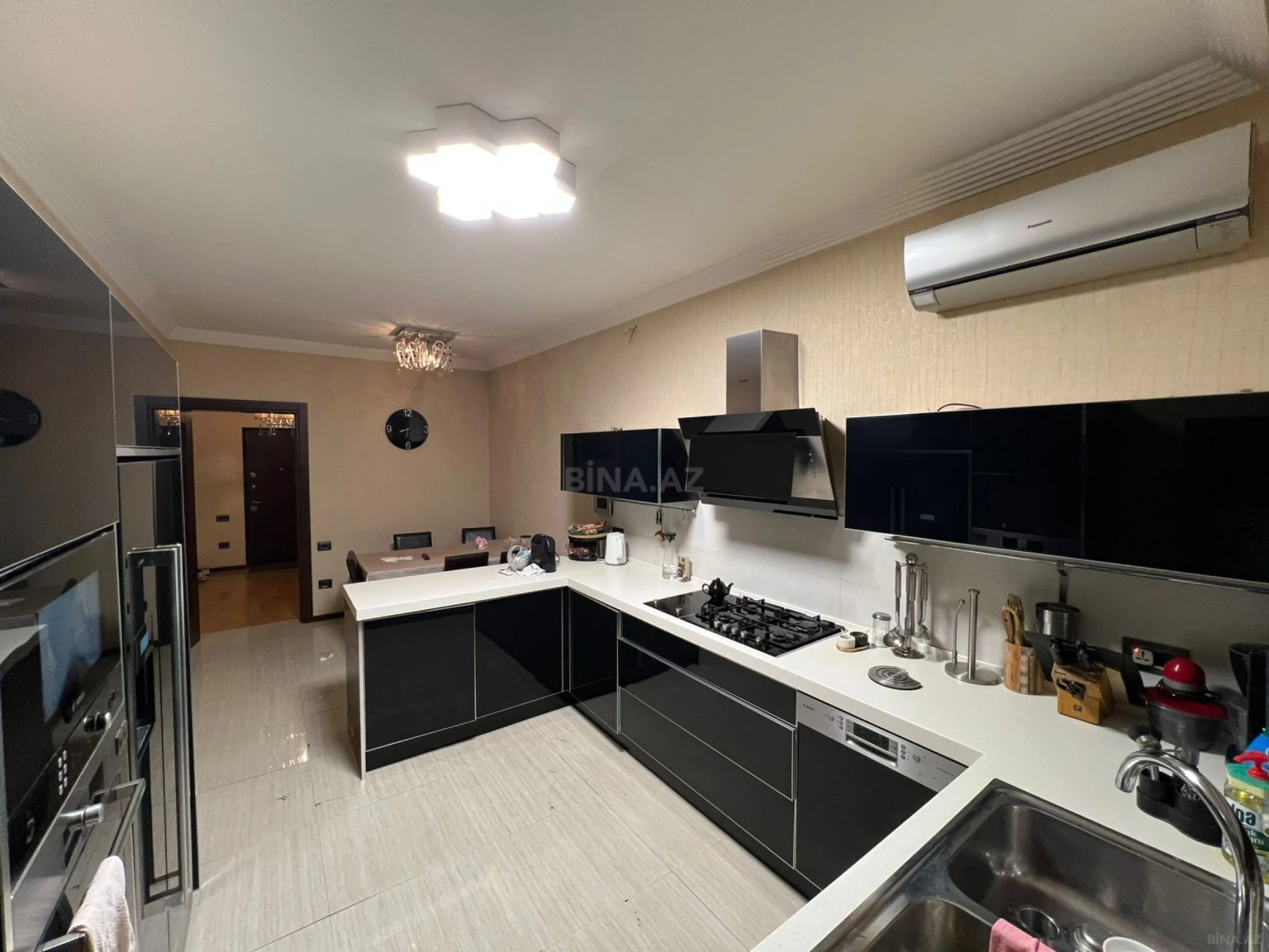 Satılır 4 otaqlı mənzil 190 m²