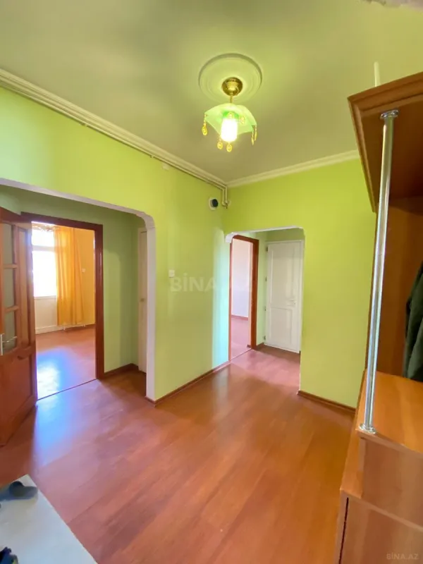 Satılır 4 otaqlı mənzil 110 m²