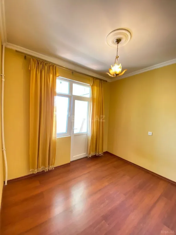 Satılır 4 otaqlı mənzil 110 m²