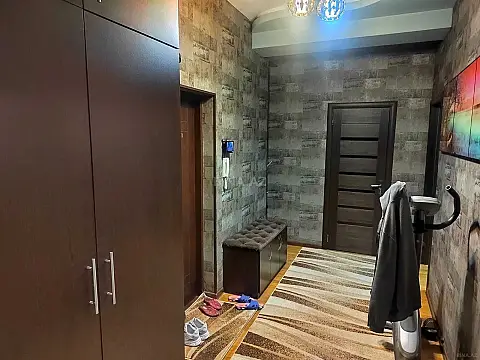 Kirayə verilir 2 otaqlı mənzil 80 m²