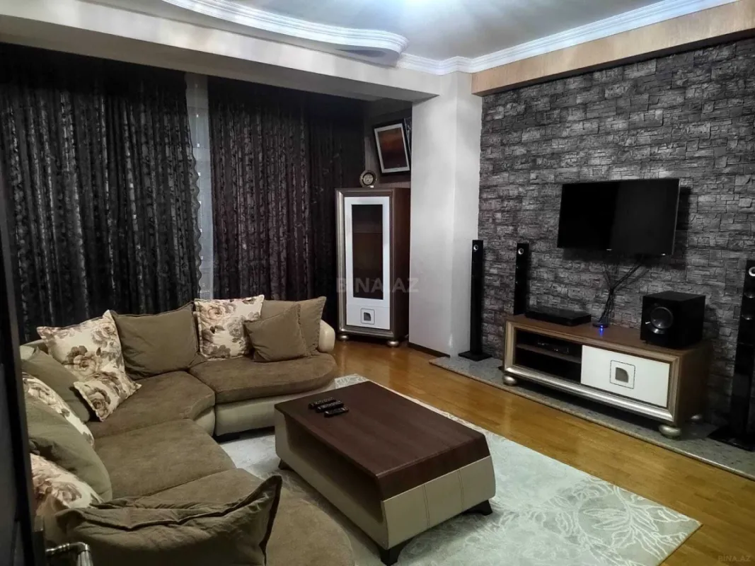 Kirayə verilir 2 otaqlı mənzil 80 m²