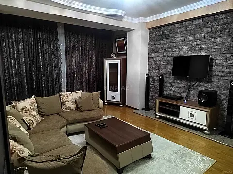 Kirayə verilir 2 otaqlı mənzil 80 m²