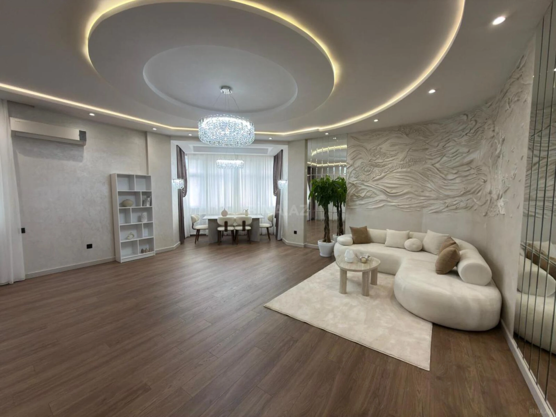 Satılır 2 otaqlı mənzil 135 m²