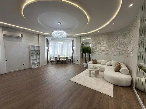 Satılır 2 otaqlı mənzil 135 m²