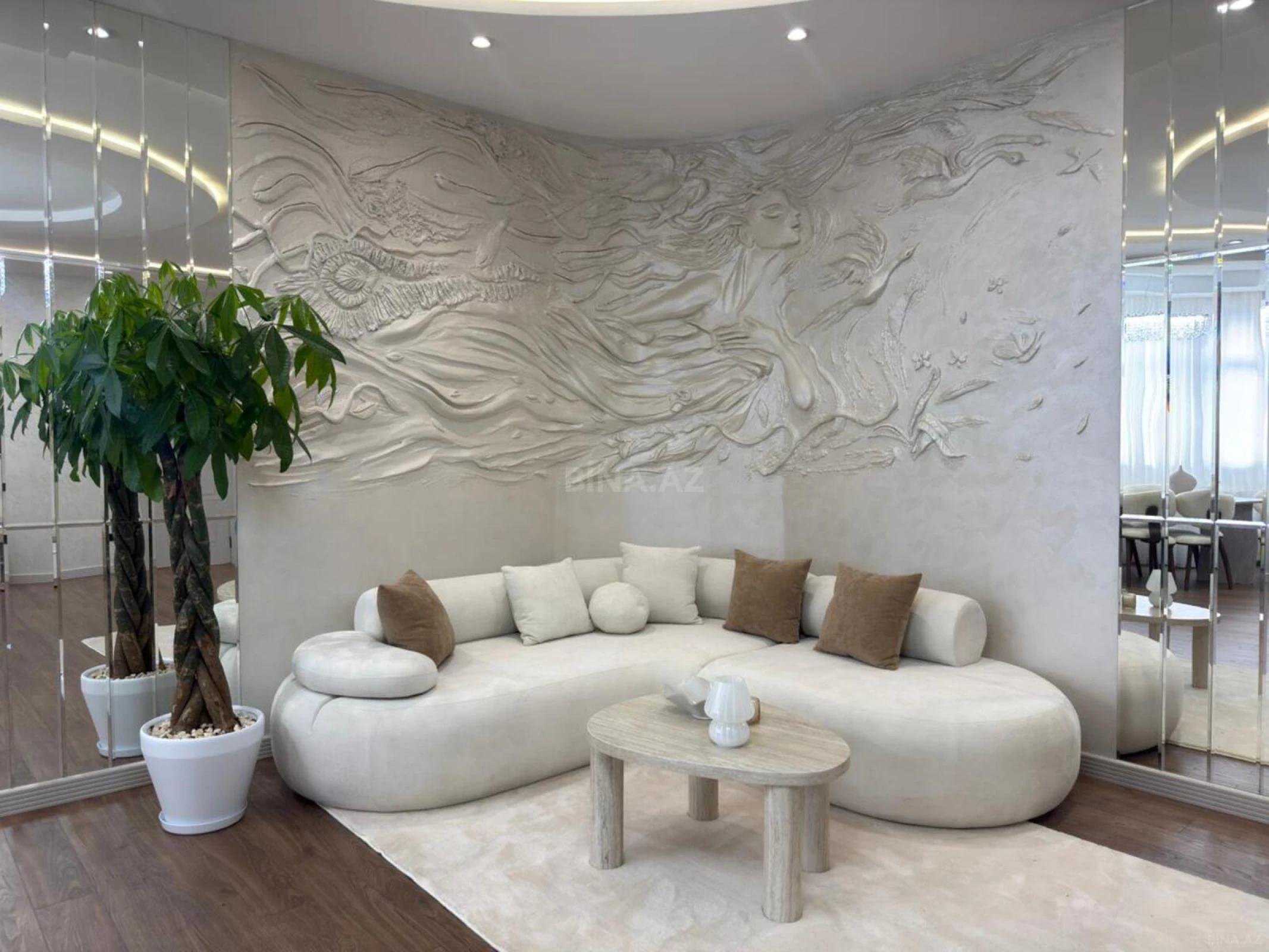 Satılır 2 otaqlı mənzil 135 m²