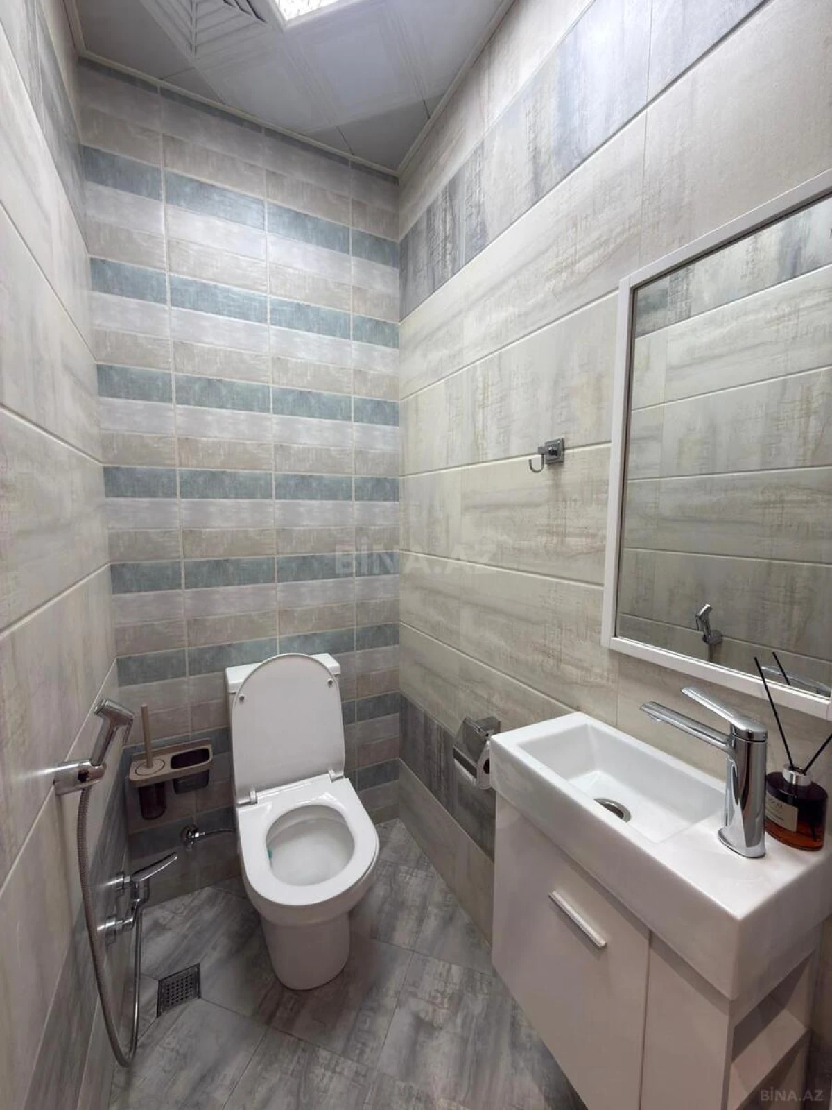 Satılır 2 otaqlı mənzil 135 m²