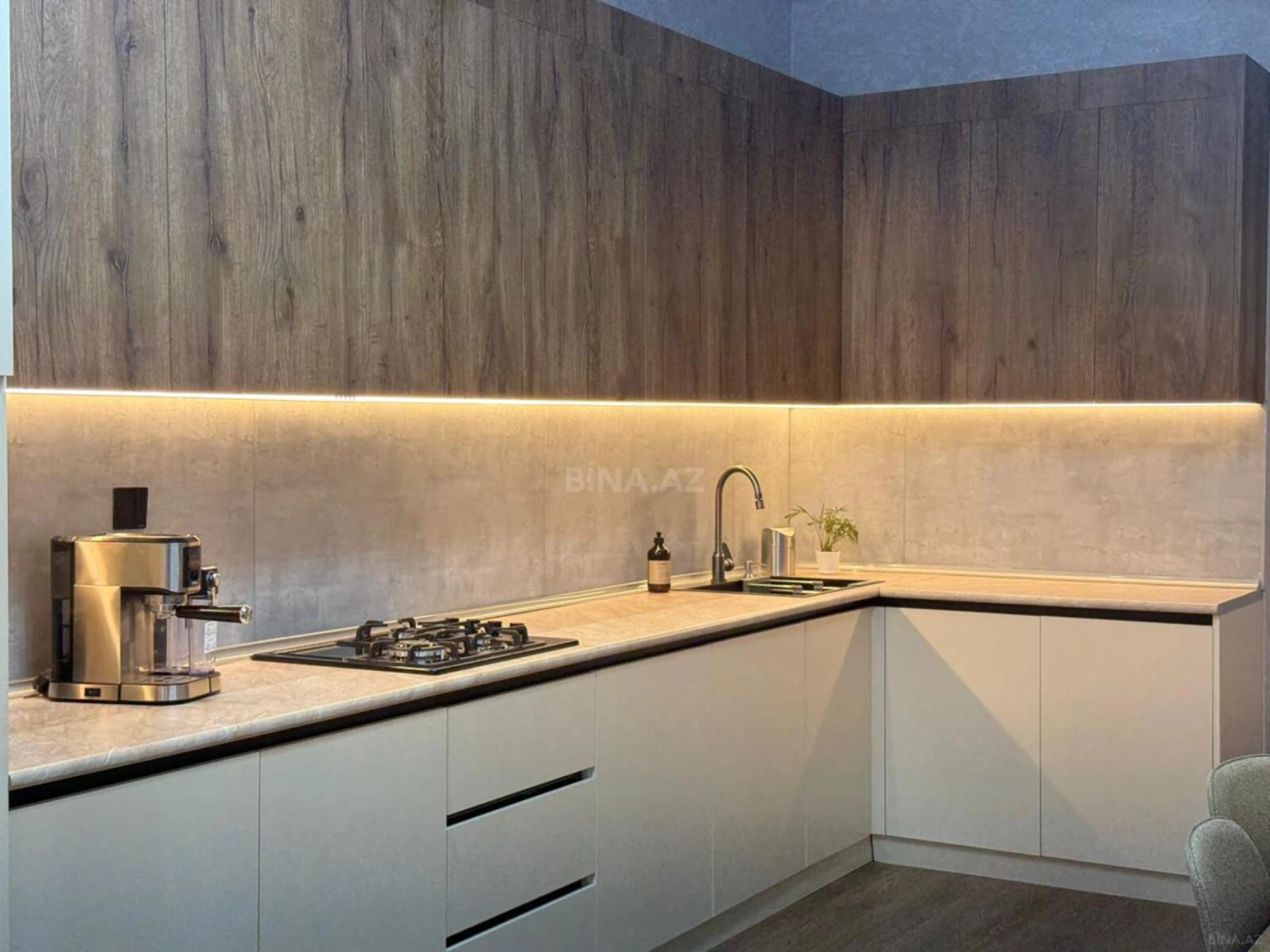 Satılır 2 otaqlı mənzil 135 m²