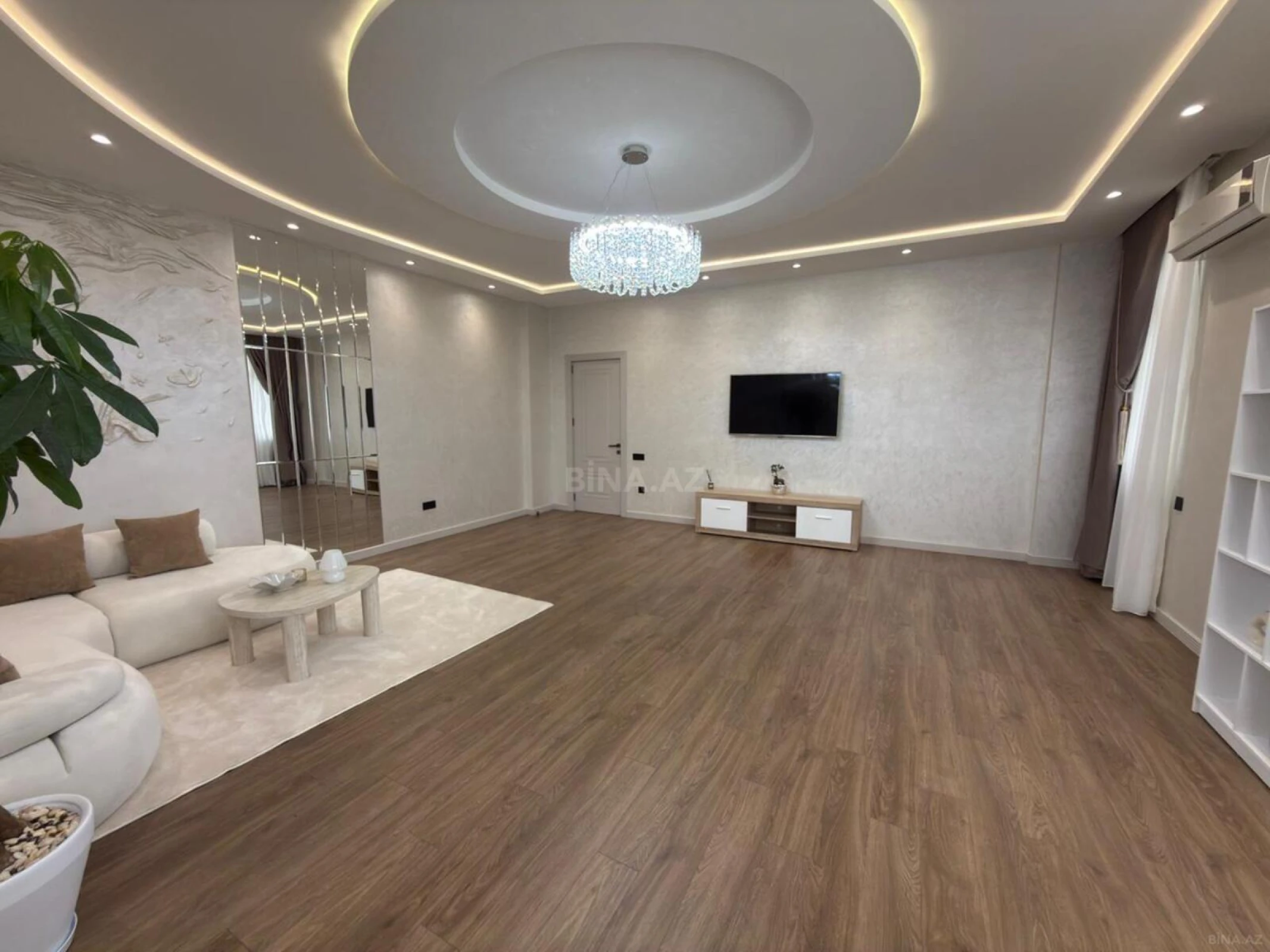 Satılır 2 otaqlı mənzil 135 m²