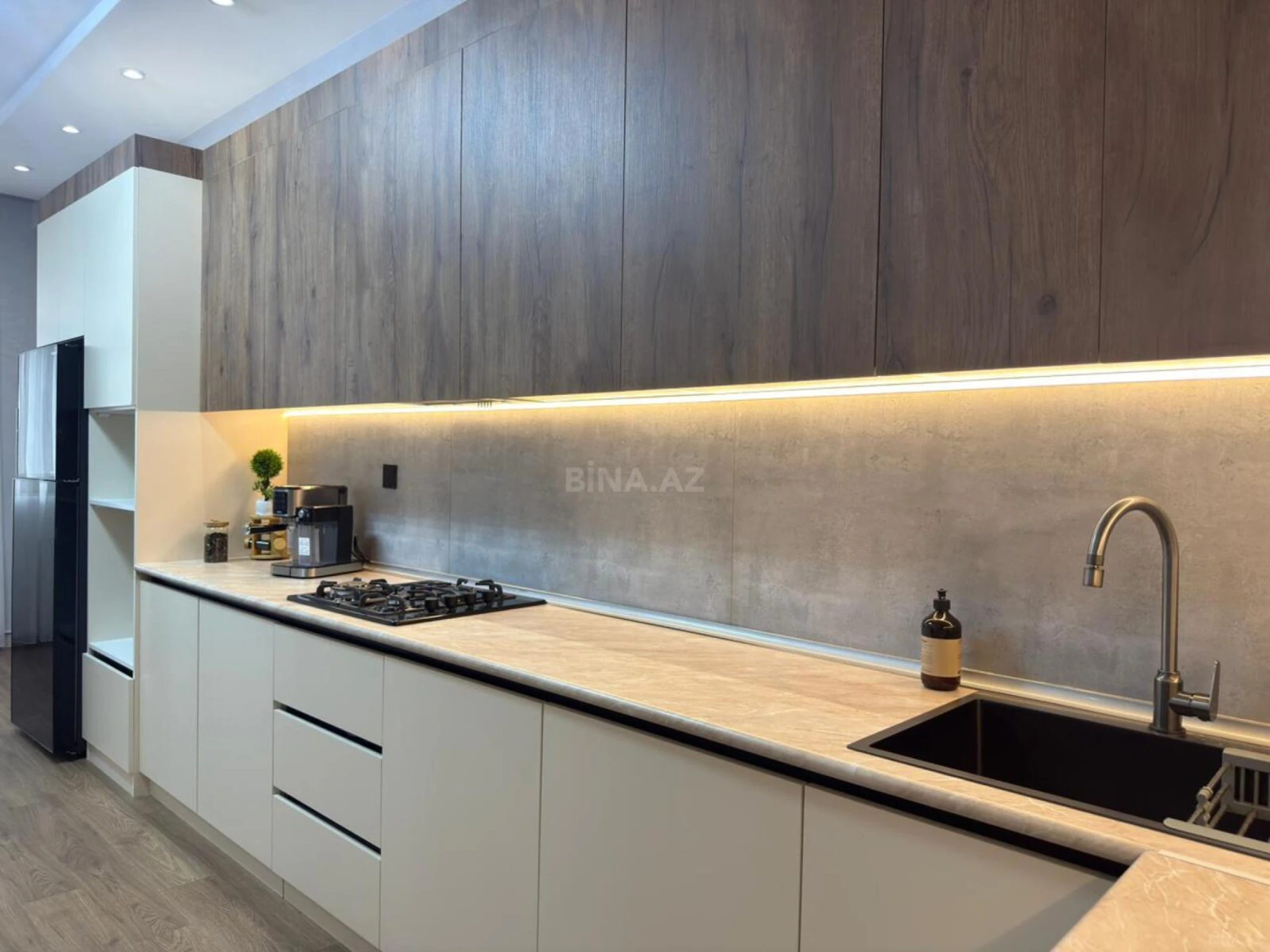 Satılır 2 otaqlı mənzil 135 m²