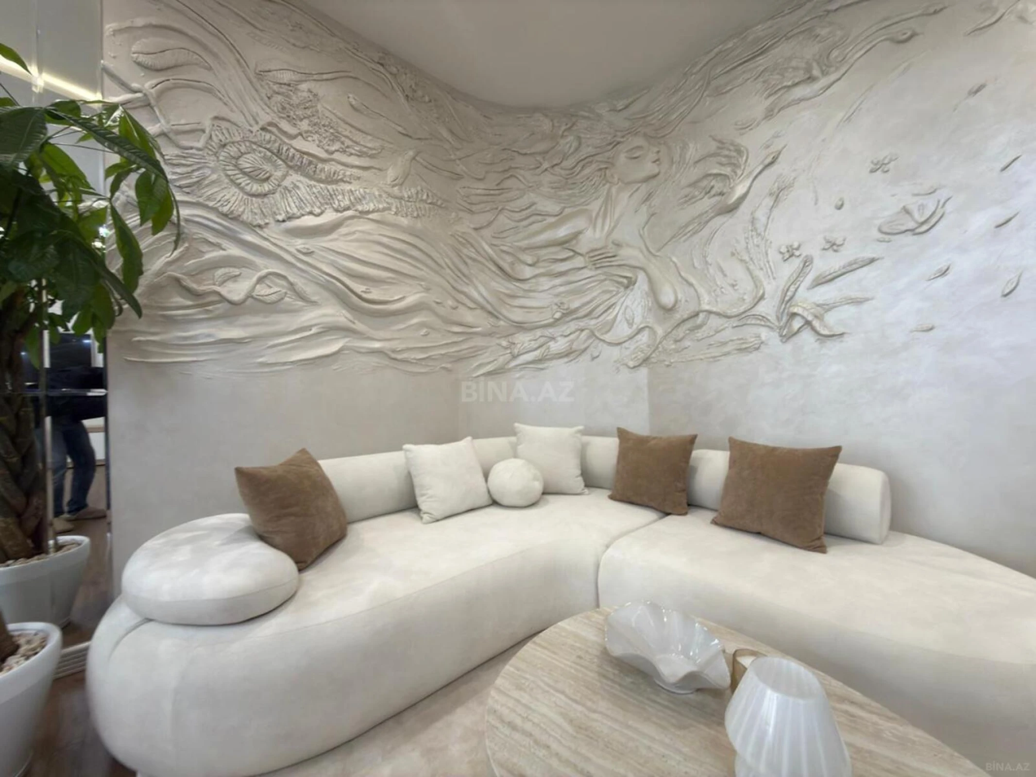 Satılır 2 otaqlı mənzil 135 m²