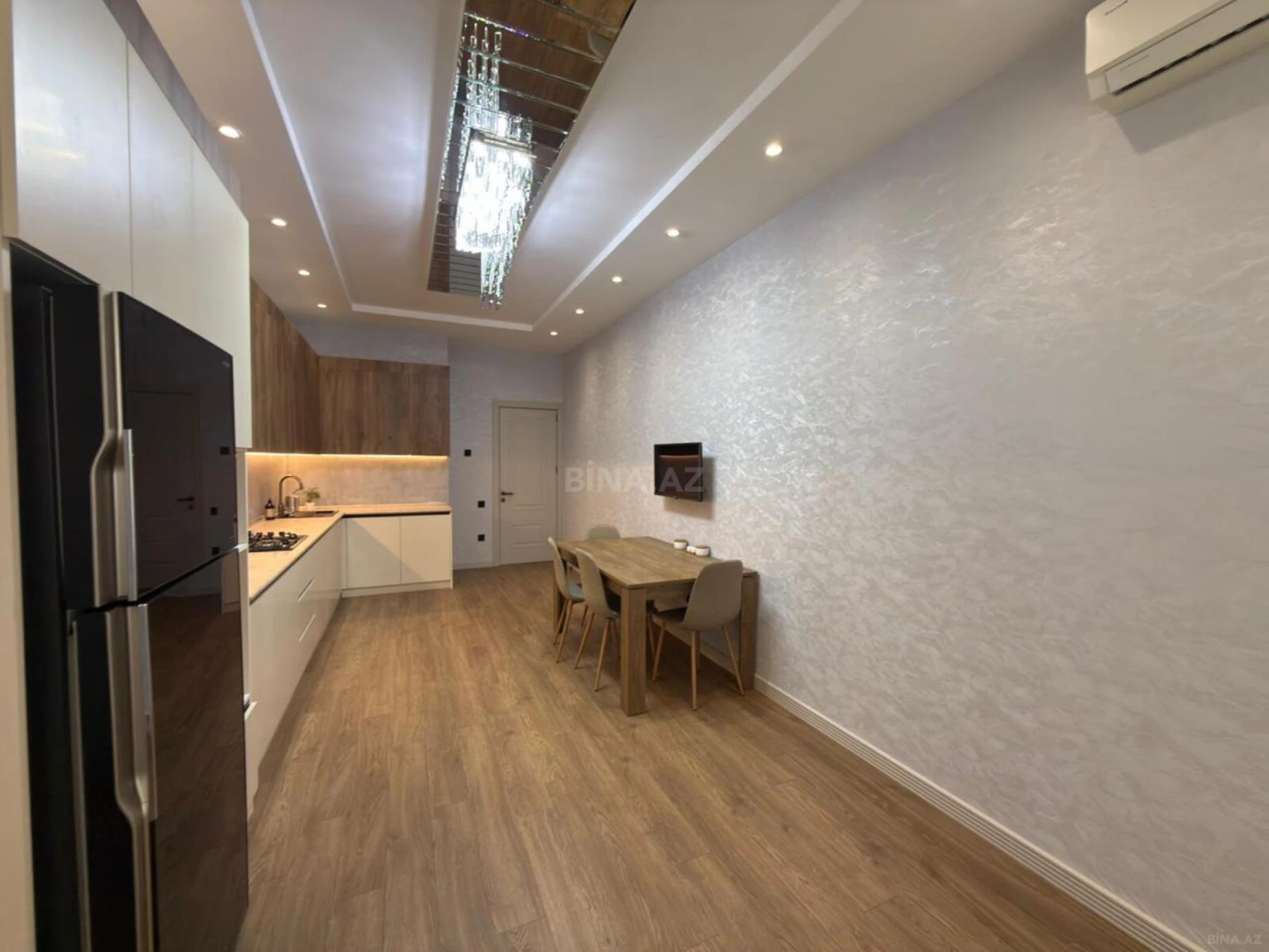 Satılır 2 otaqlı mənzil 135 m²