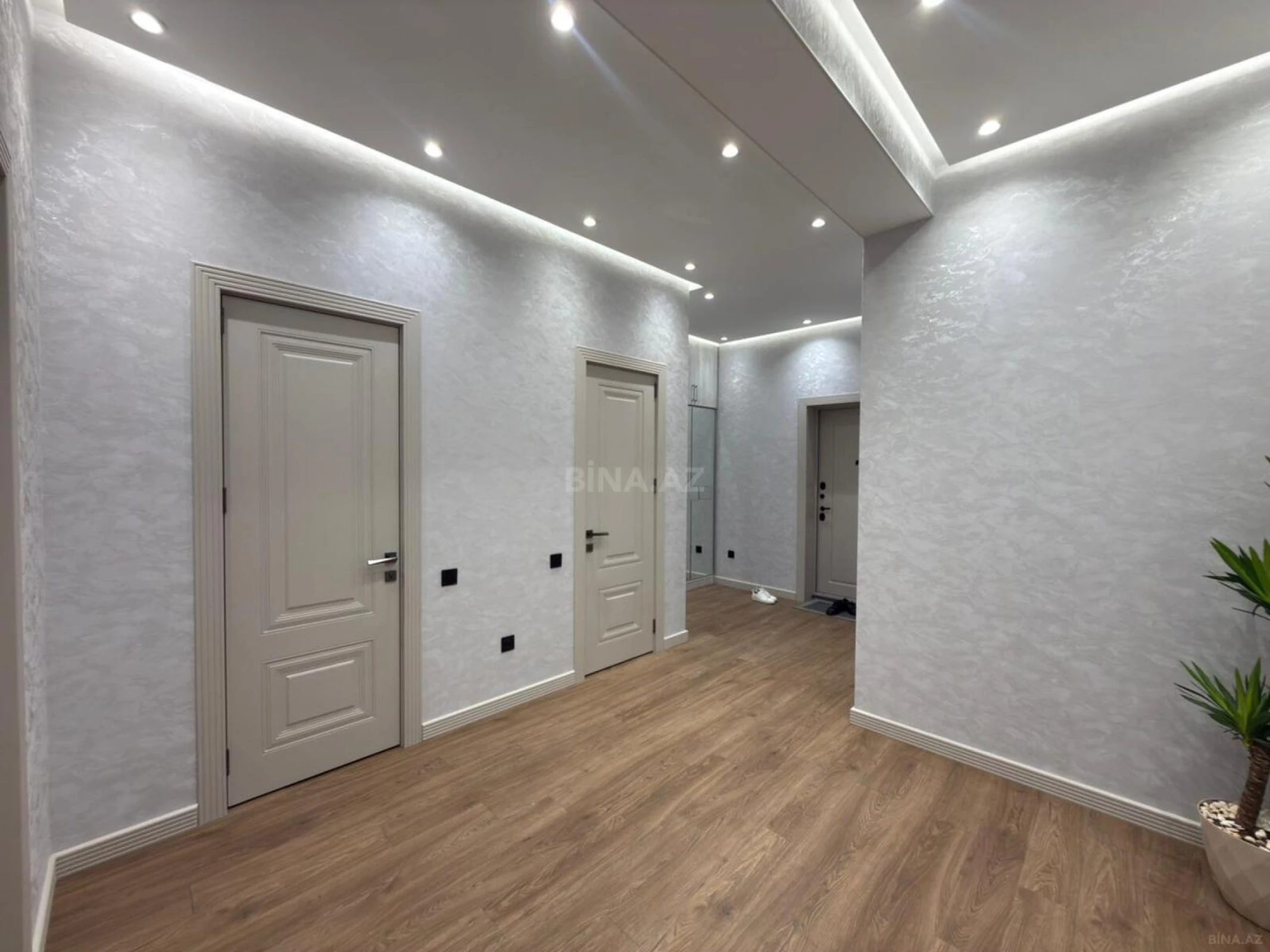 Satılır 2 otaqlı mənzil 135 m²