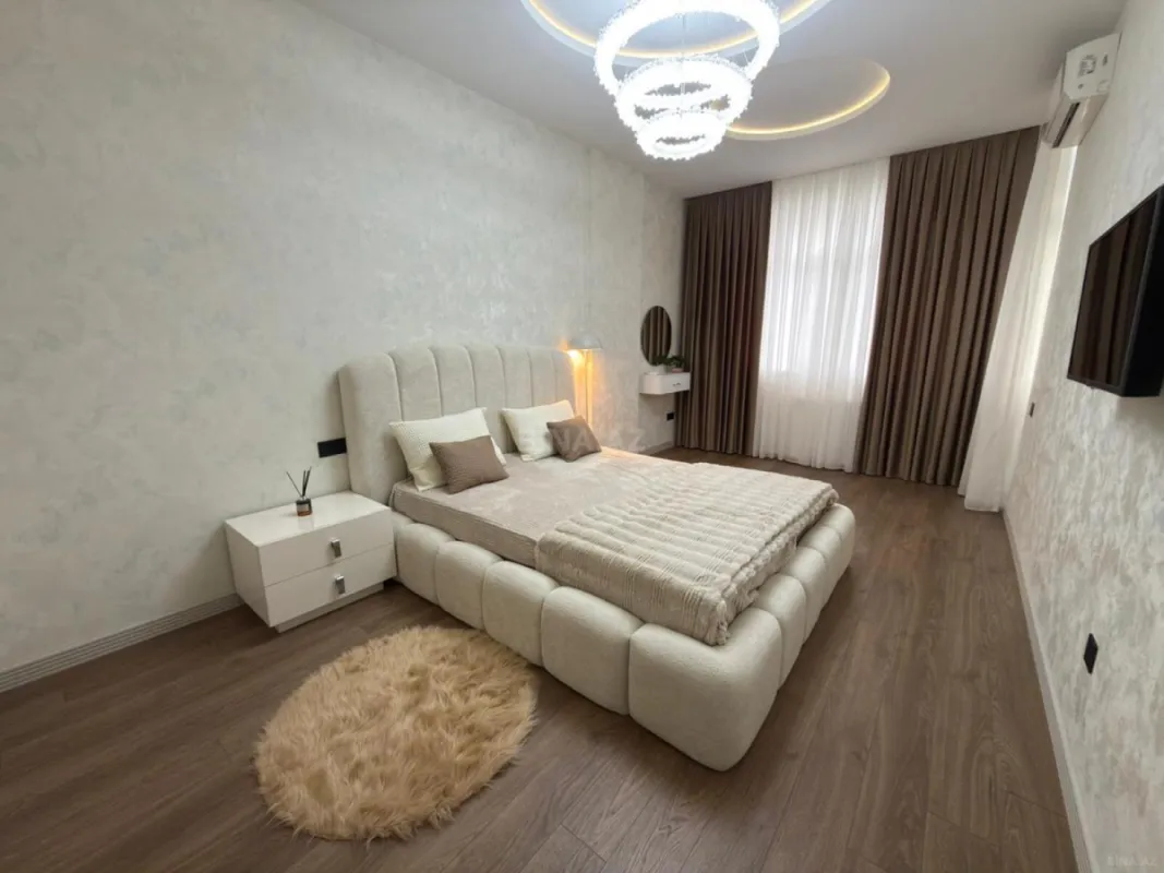 Satılır 2 otaqlı mənzil 135 m²