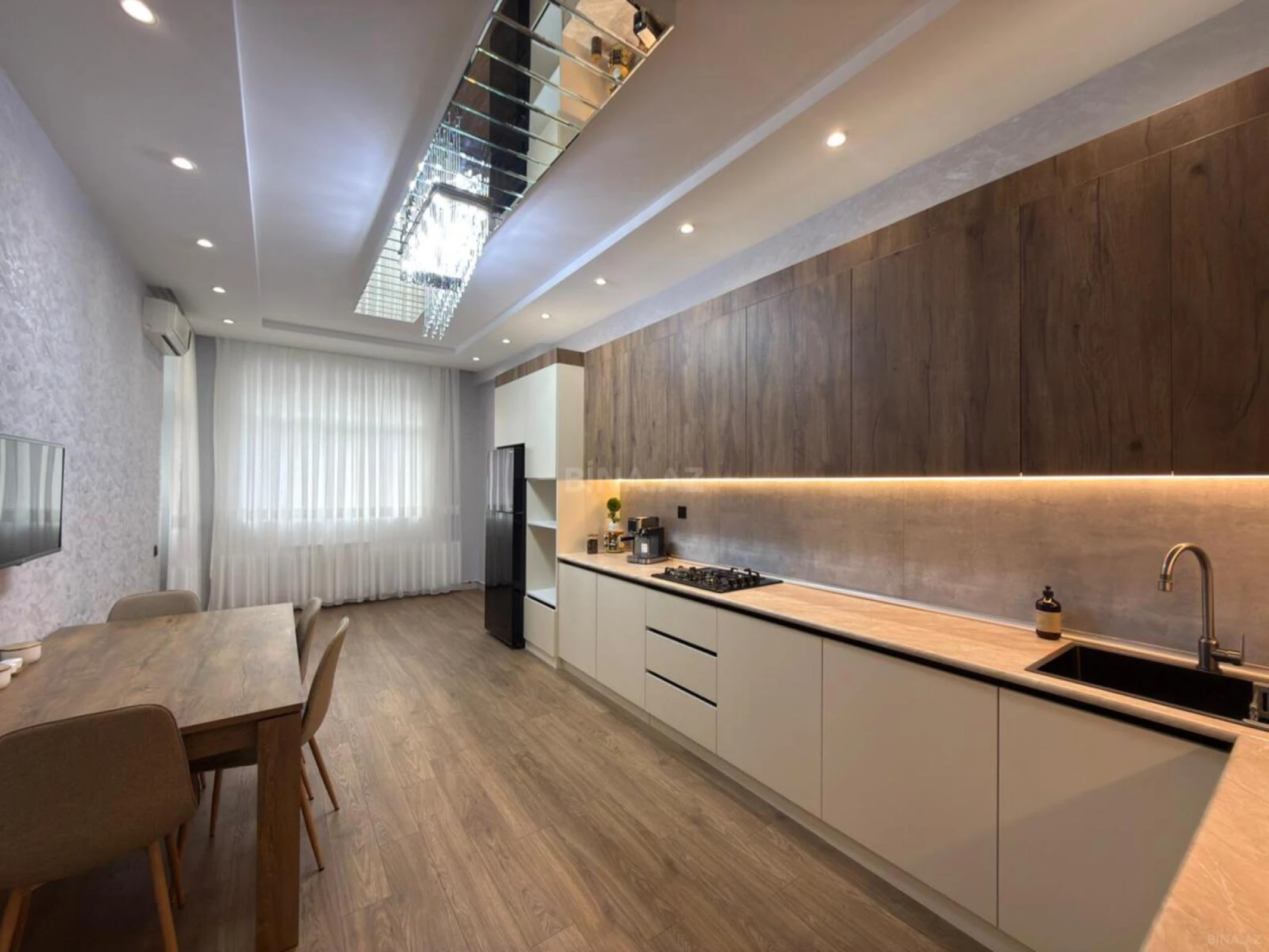 Satılır 2 otaqlı mənzil 135 m²