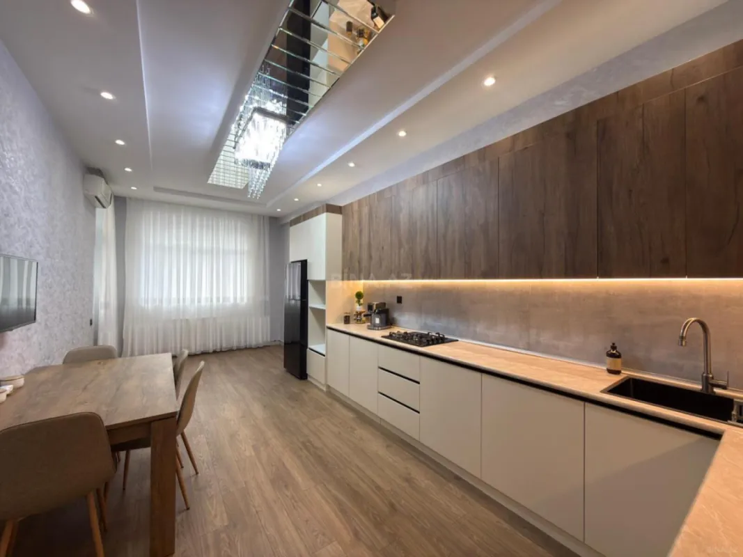 Satılır 2 otaqlı mənzil 135 m²