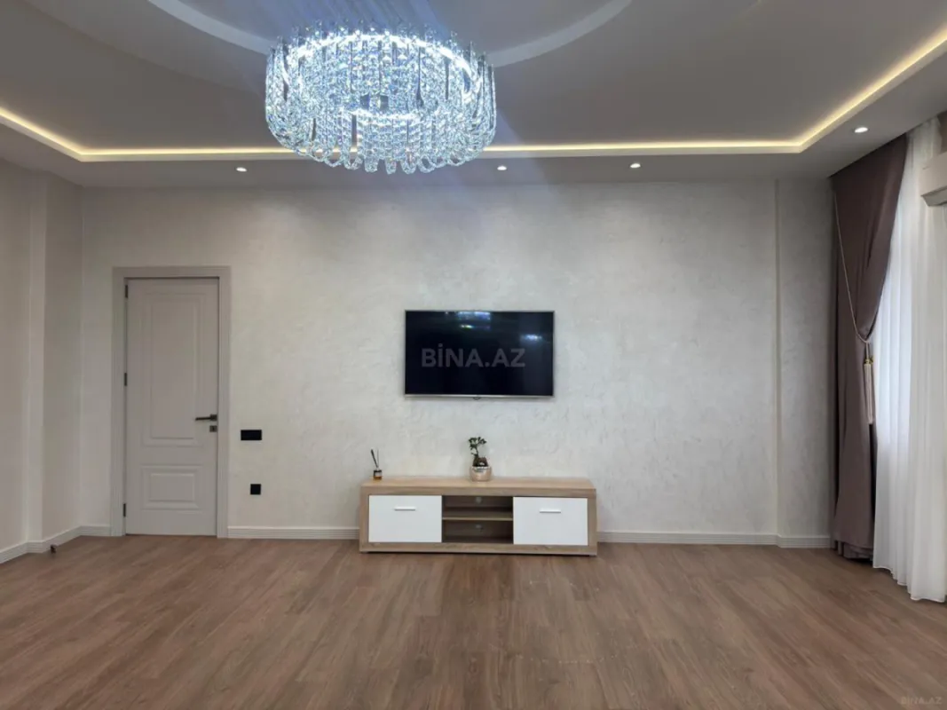 Satılır 2 otaqlı mənzil 135 m²