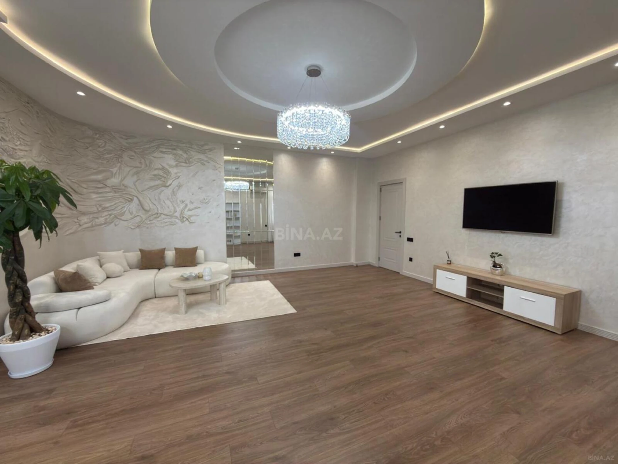 Satılır 2 otaqlı mənzil 135 m²