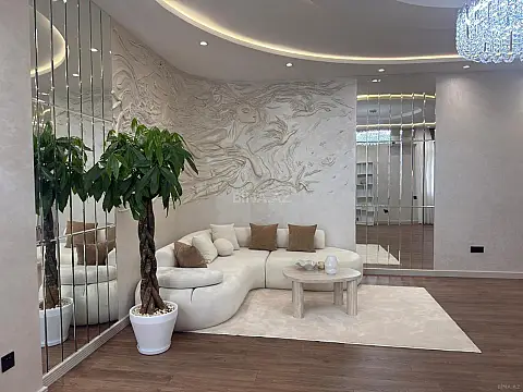 Satılır 2 otaqlı mənzil 135 m²