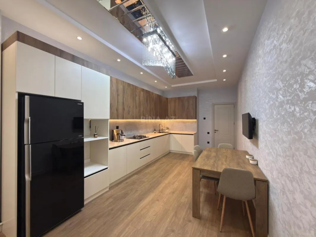 Satılır 2 otaqlı mənzil 135 m²