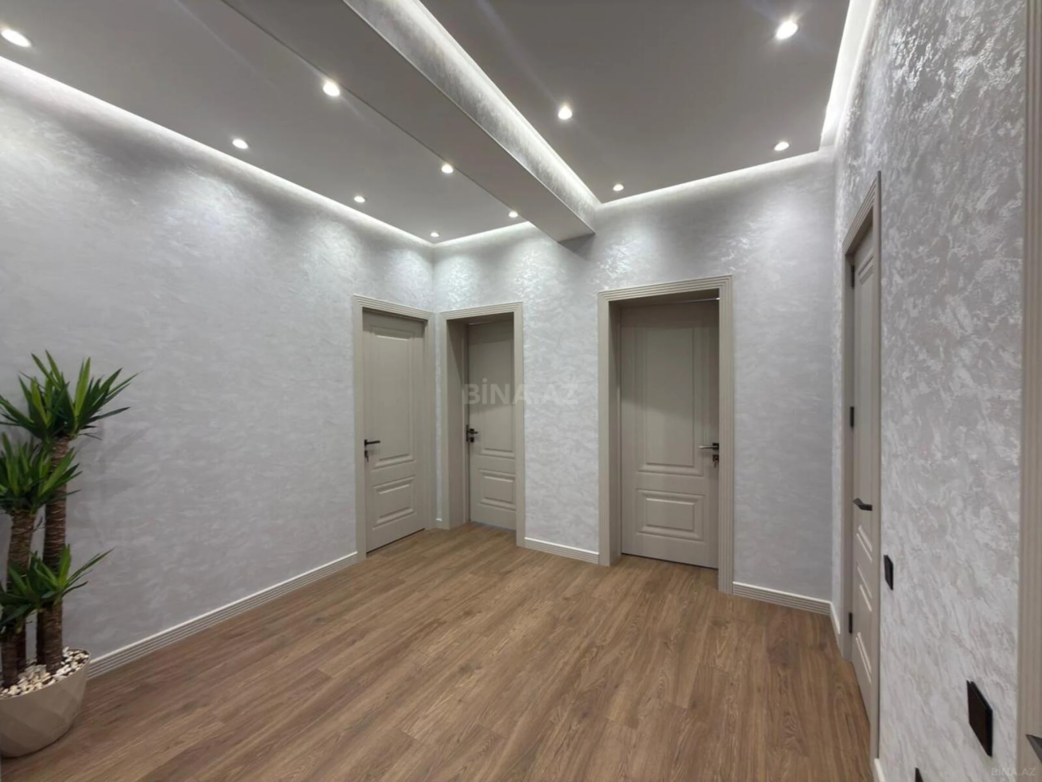 Satılır 2 otaqlı mənzil 135 m²