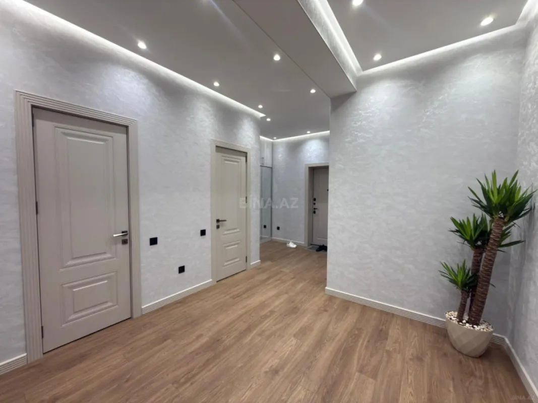 Satılır 2 otaqlı mənzil 135 m²