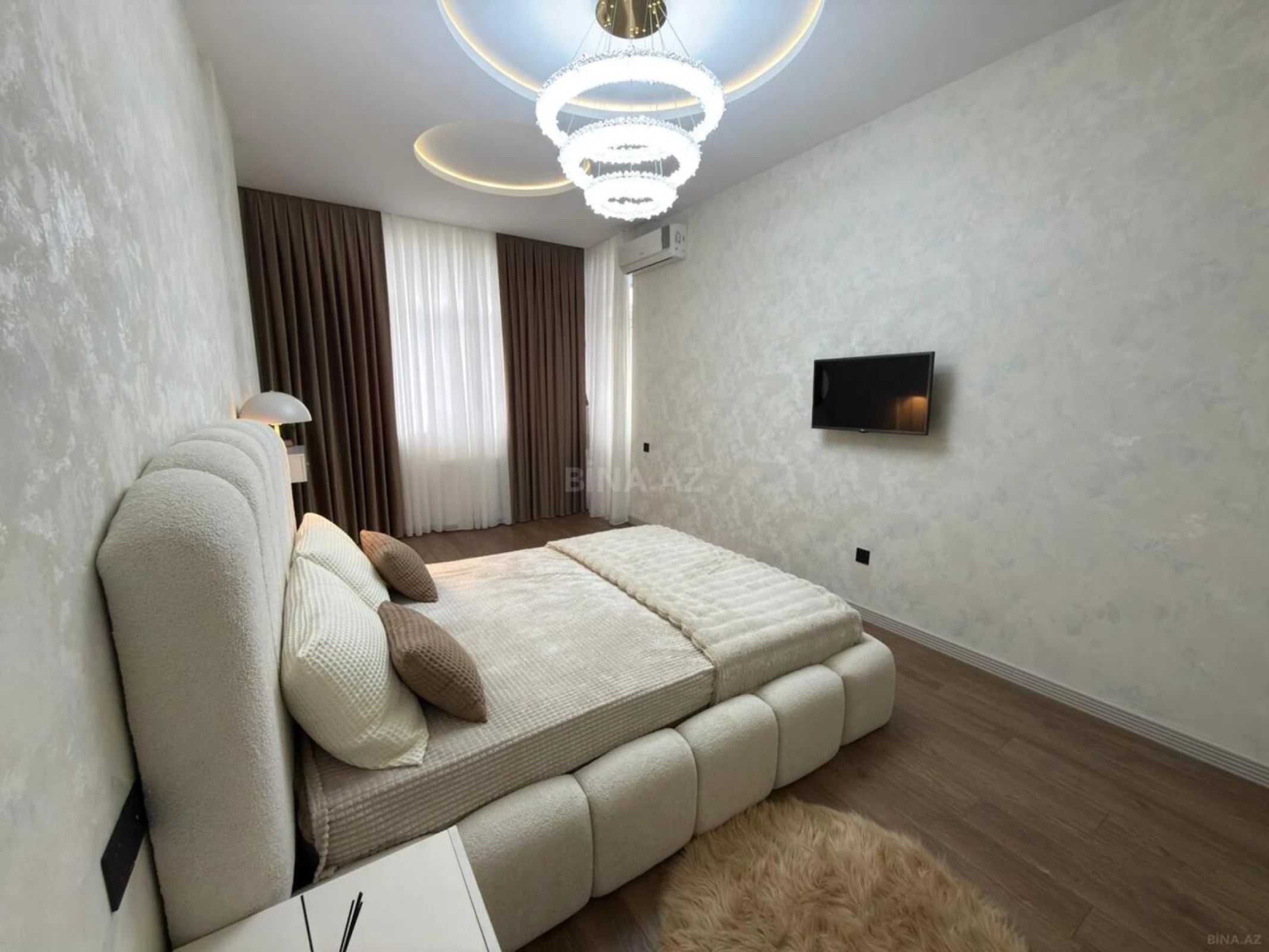Satılır 2 otaqlı mənzil 135 m²