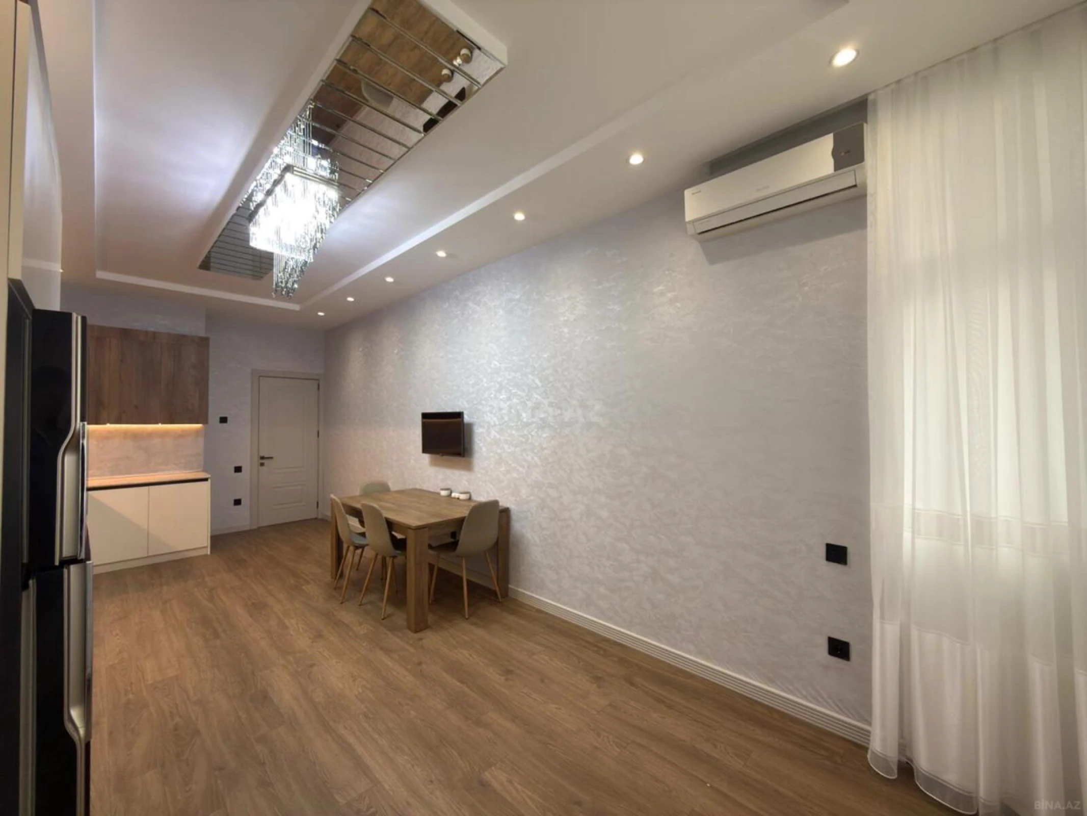 Satılır 2 otaqlı mənzil 135 m²