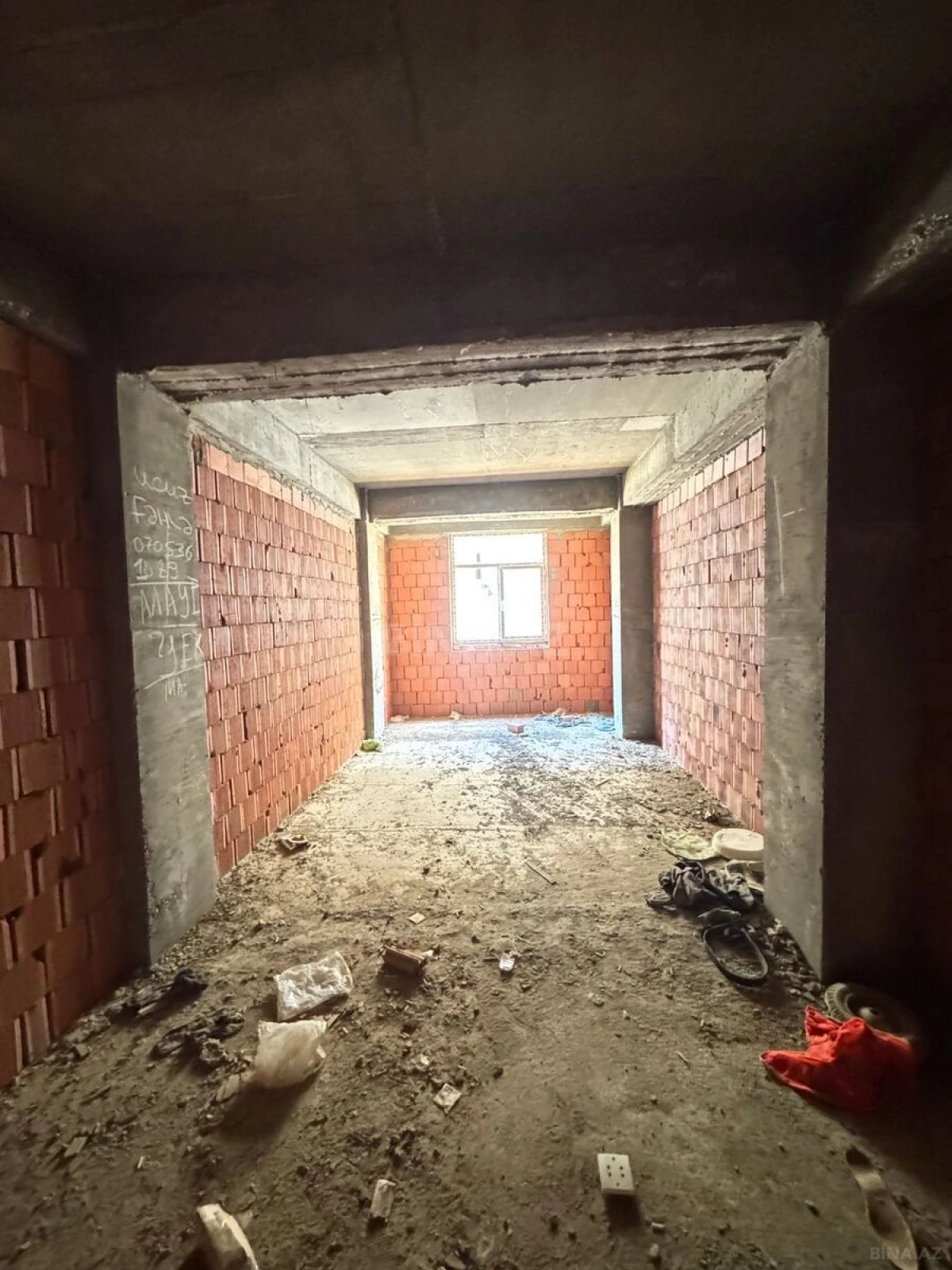 Satılır 2 otaqlı mənzil 78 m²