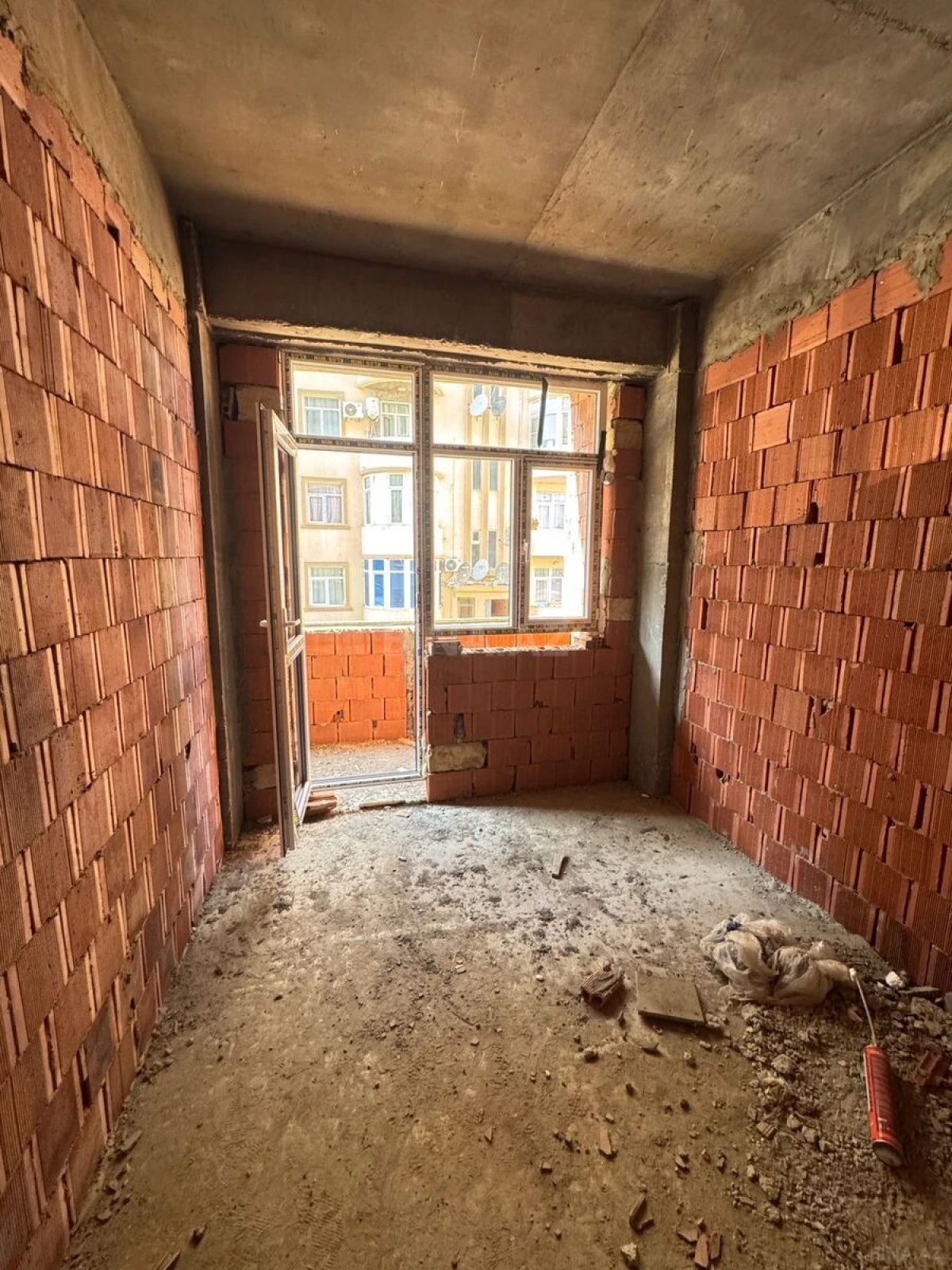 Satılır 2 otaqlı mənzil 78 m²