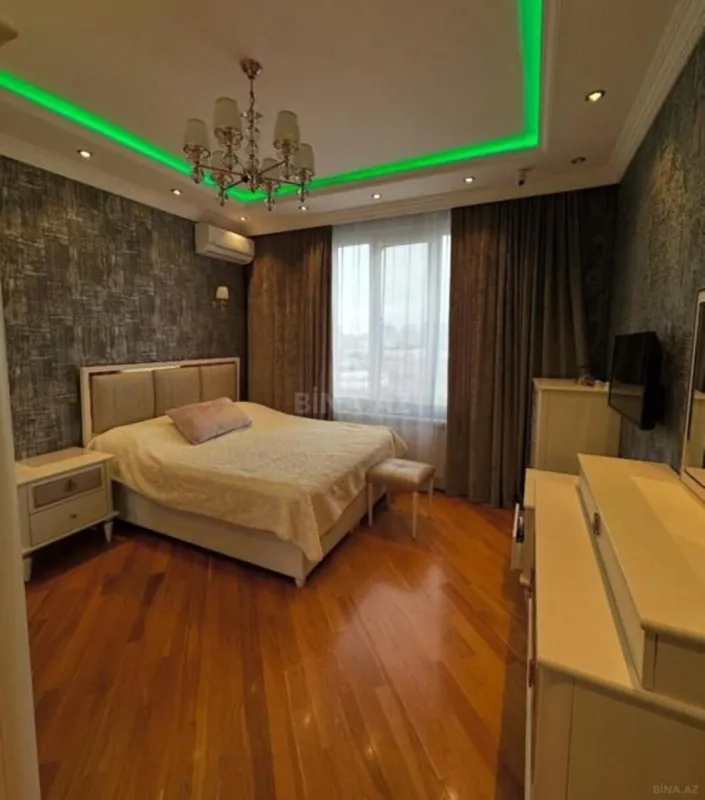 Satılır 4 otaqlı mənzil 150 m²