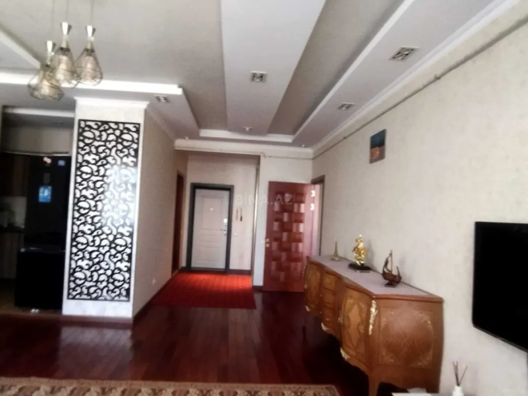 Kirayə verilir 2 otaqlı mənzil 90 m²