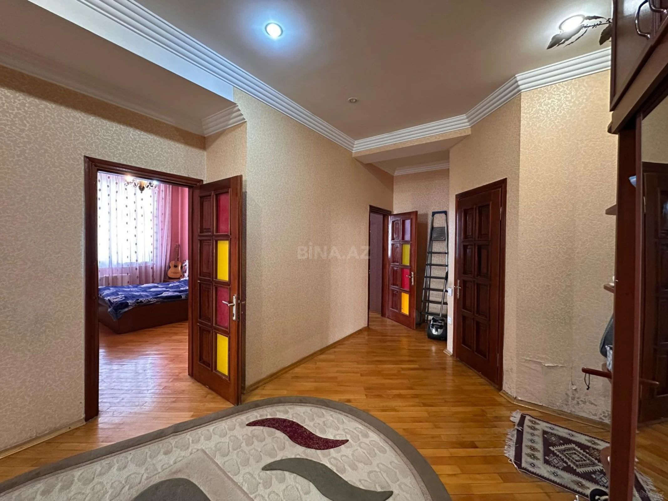 Satılır 4 otaqlı mənzil 160 m²