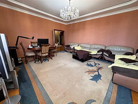 Satılır 4 otaqlı mənzil 160 m²