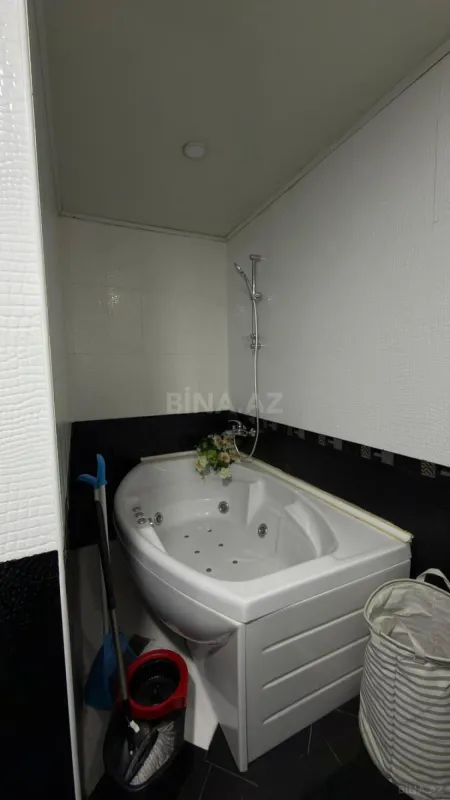 Satılır 4 otaqlı mənzil 160 m²