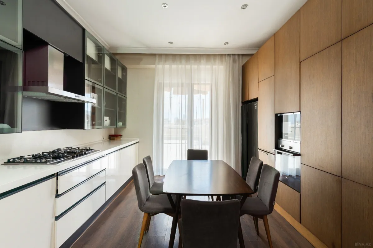 Kirayə verilir 6 otaqlı mənzil 400 m²