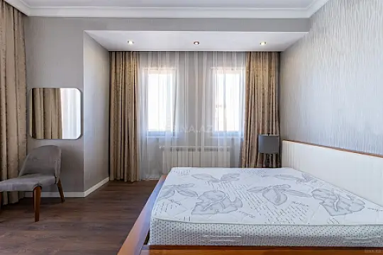 Kirayə verilir 6 otaqlı mənzil 400 m²