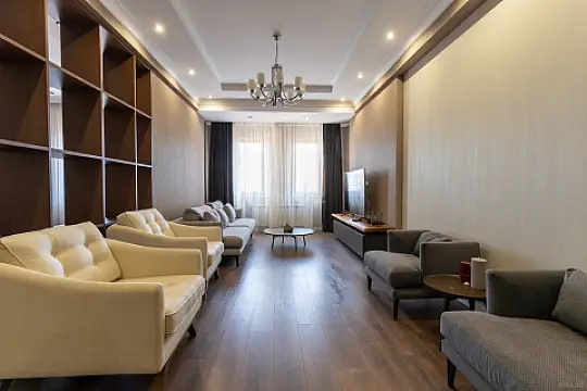 Kirayə verilir 6 otaqlı mənzil 400 m²