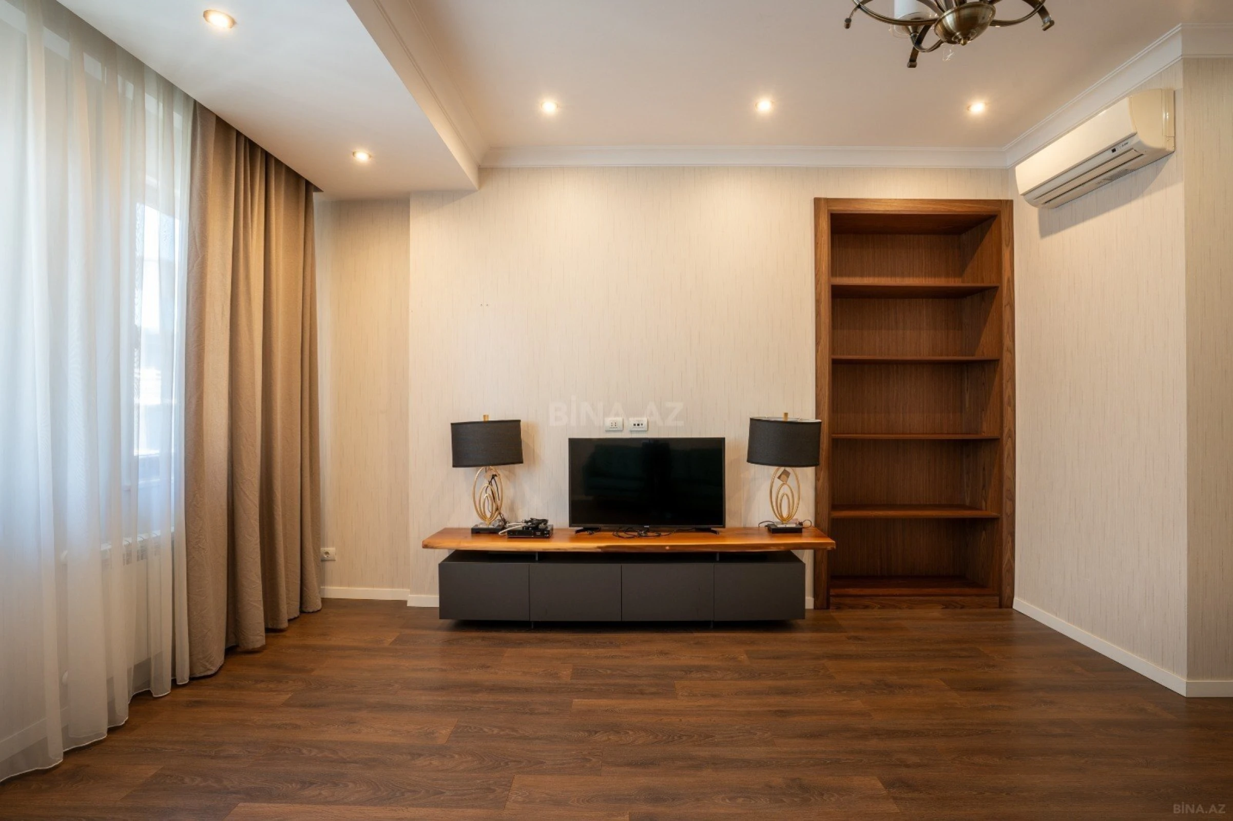 Kirayə verilir 6 otaqlı mənzil 400 m²