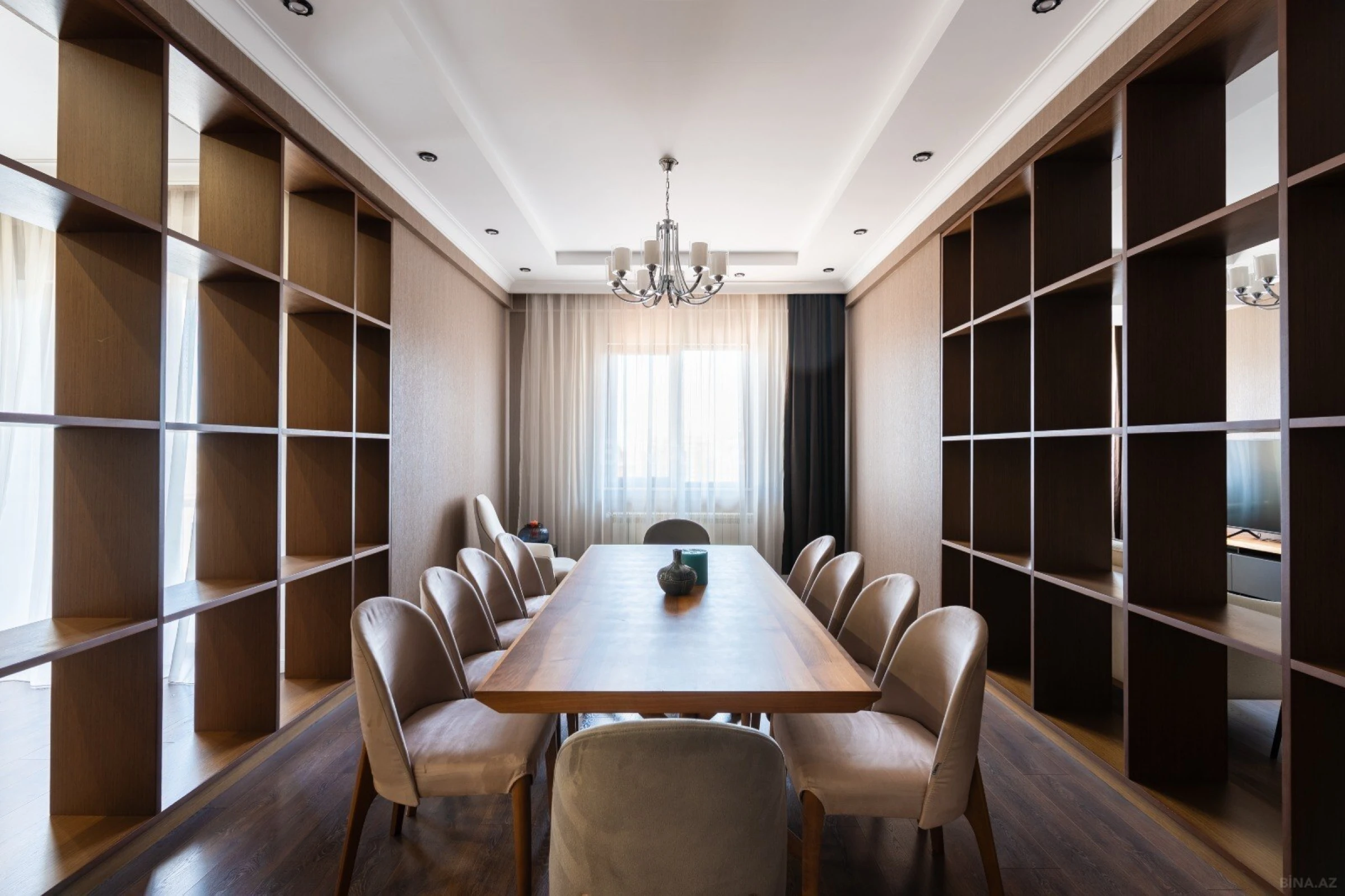 Kirayə verilir 6 otaqlı mənzil 400 m²