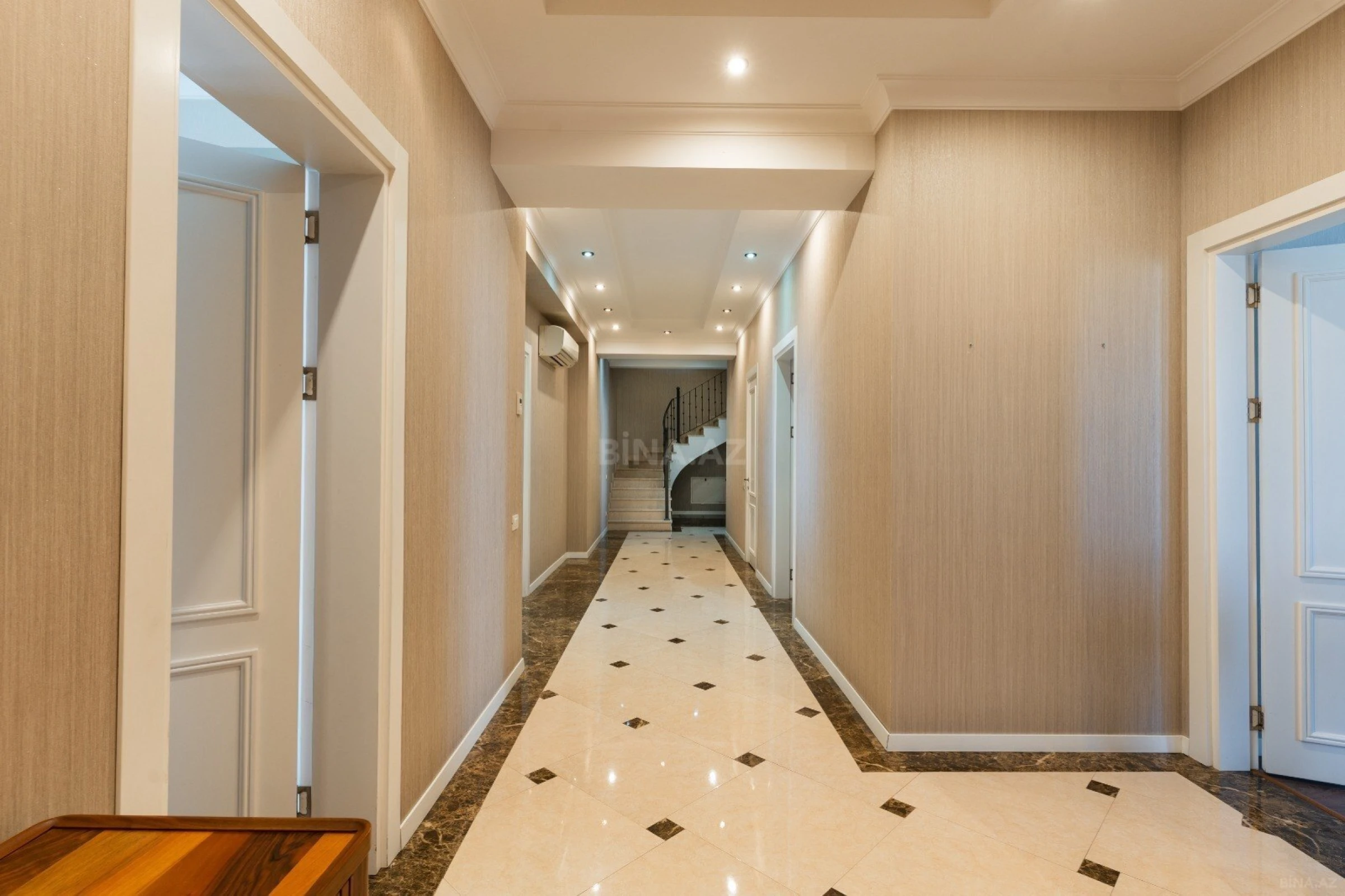 Kirayə verilir 6 otaqlı mənzil 400 m²