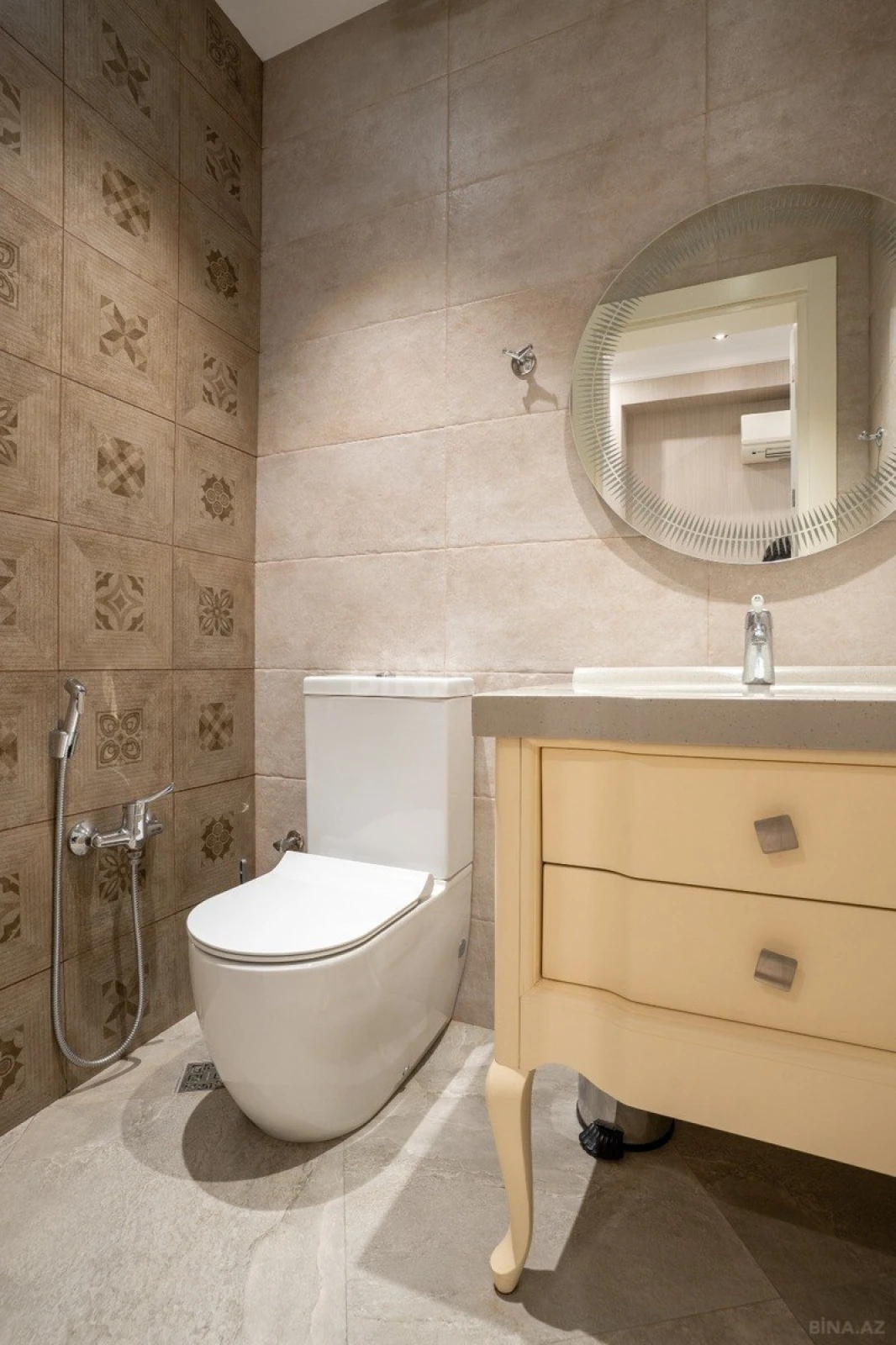Kirayə verilir 6 otaqlı mənzil 400 m²