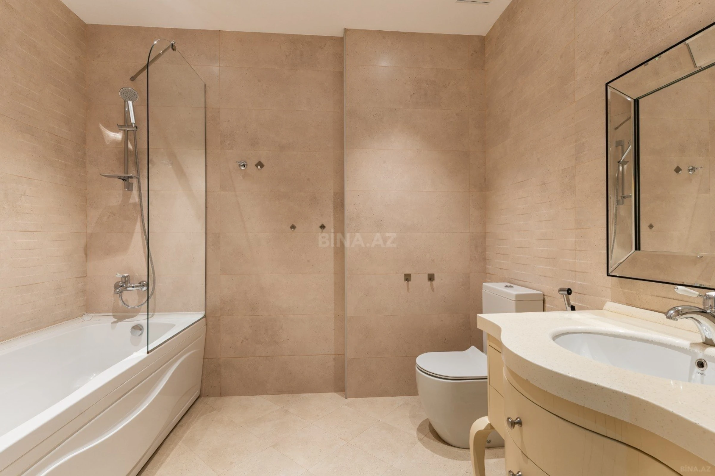 Kirayə verilir 6 otaqlı mənzil 400 m²