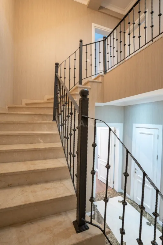 Kirayə verilir 6 otaqlı mənzil 400 m²