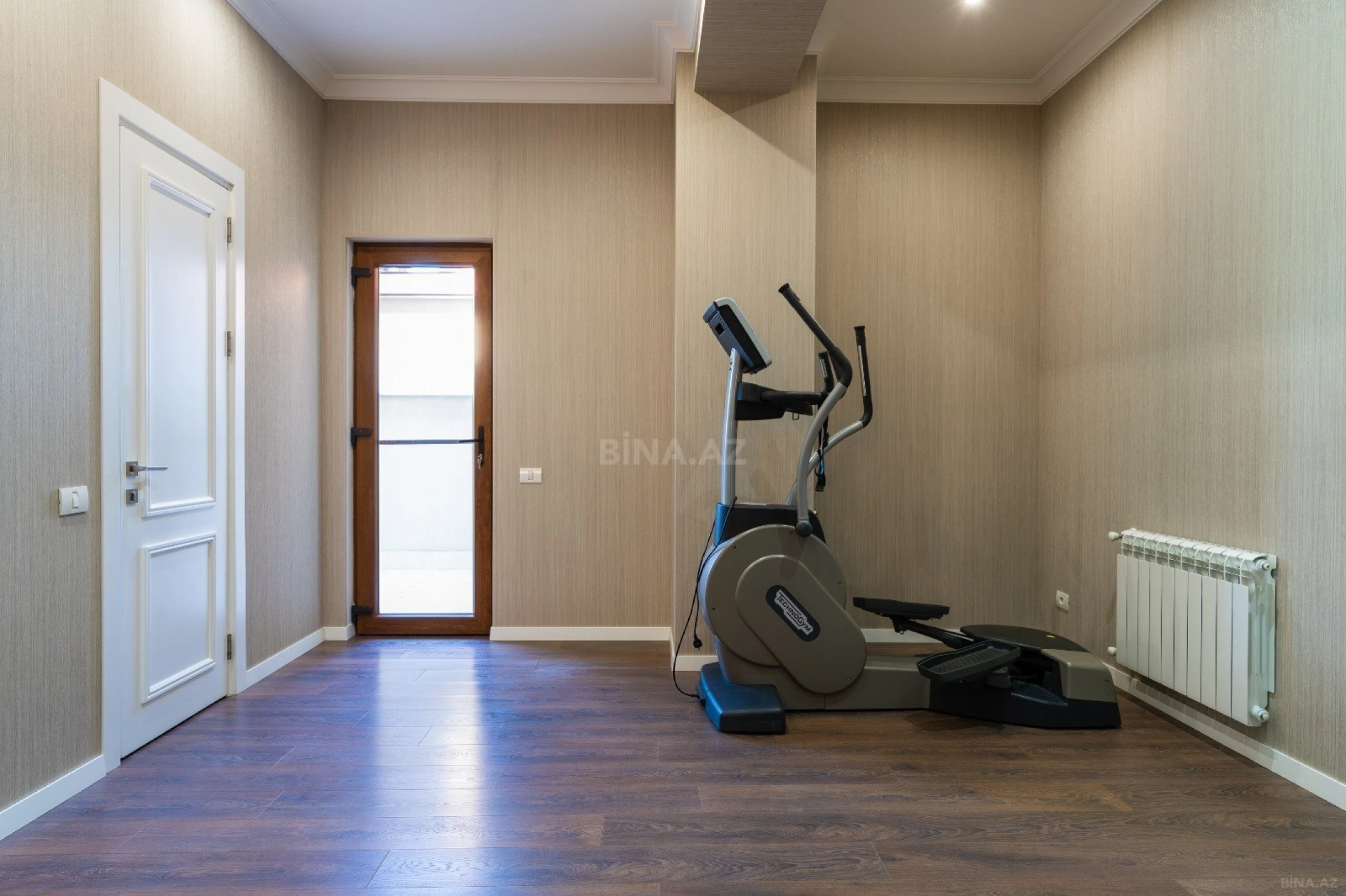 Kirayə verilir 6 otaqlı mənzil 400 m²
