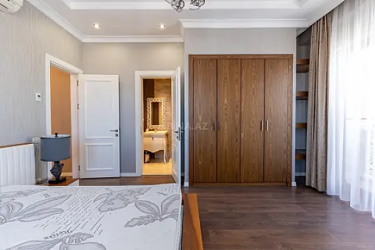 Kirayə verilir 6 otaqlı mənzil 400 m²