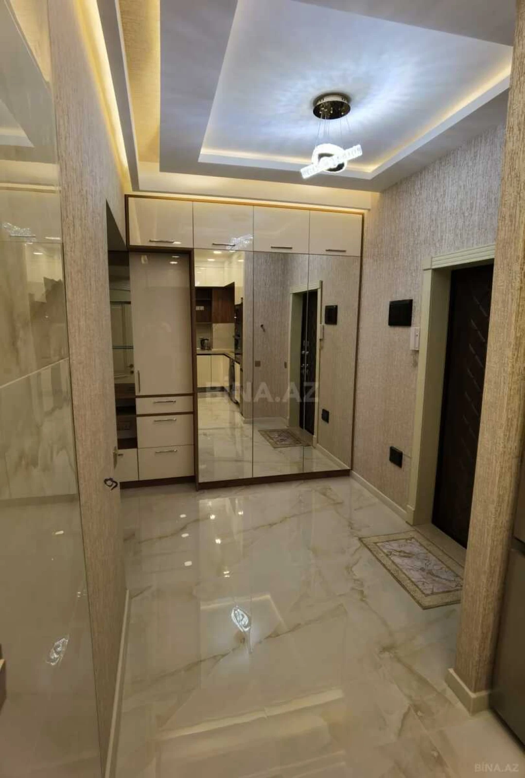 Satılır 2 otaqlı mənzil 74 m²