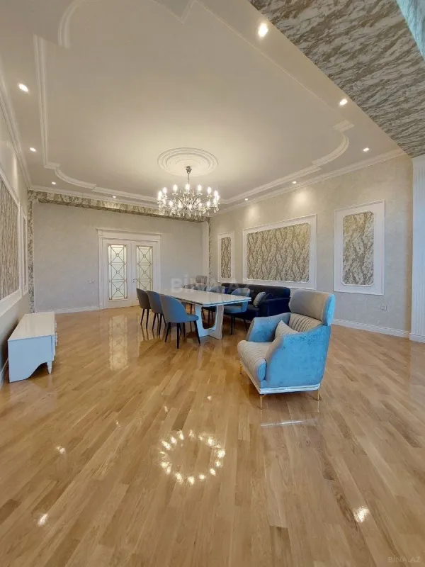 Satılır 4 otaqlı mənzil 250 m²