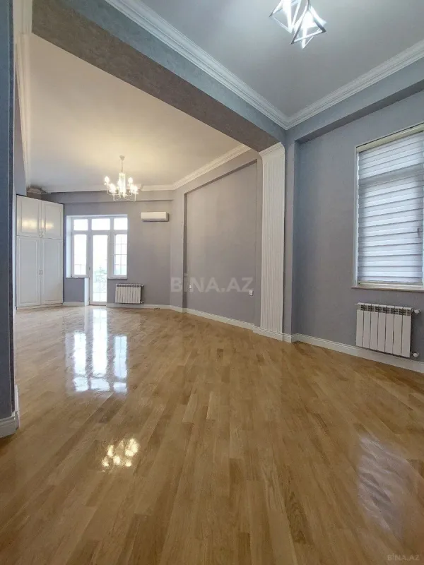 Satılır 4 otaqlı mənzil 250 m²