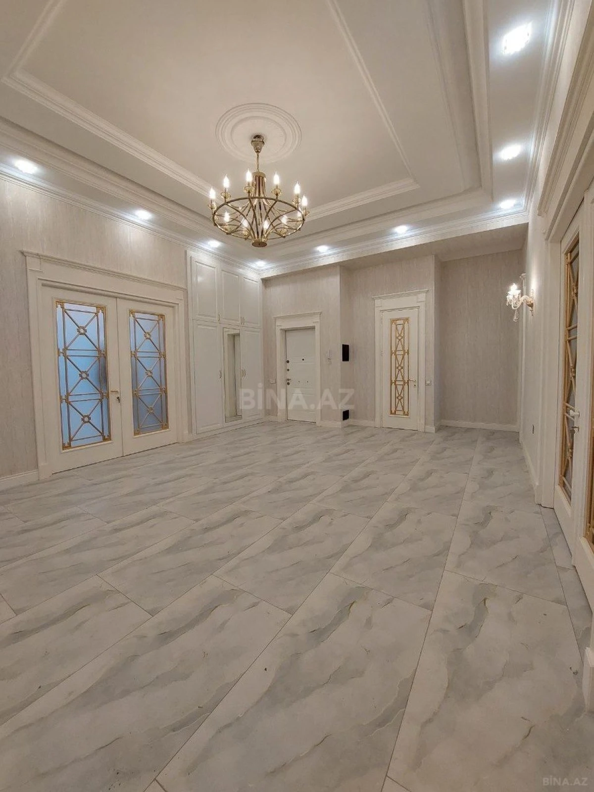 Satılır 4 otaqlı mənzil 250 m²